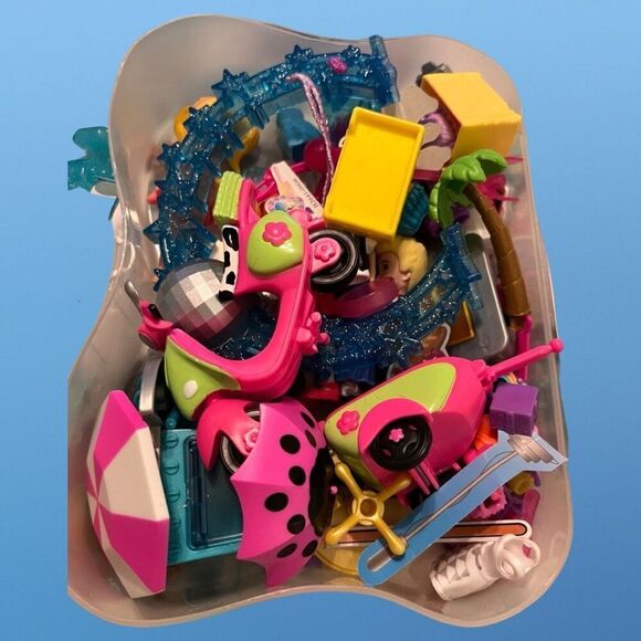 Lot of Hasbro Poly Pockets Dolls Clothes & Accessories Several Vintage - Picture 4 of 6